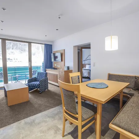 Alpine Club Aparthotel 4*